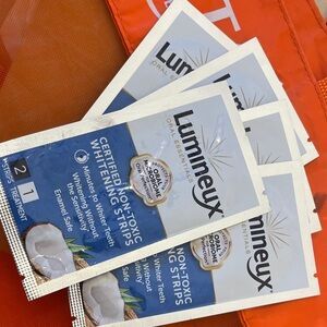 Lumneyx Whitening Strips